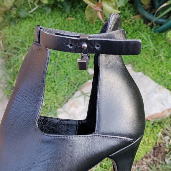 DIVORCE CLEARANCE-TAKING OFFERS Vince Women's Heels Made In Italy Sz 8 M Euro - Picture 3 of 13